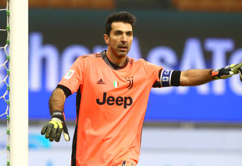 Буффон провел 1100 матчей в карьере