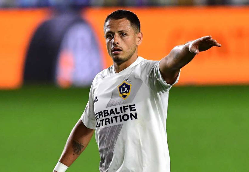 Чичарито застали с новой девушкой, а жена отписалась от него в Instagram Чичарито застали с новой девушкой, а жена отписалась от него в Instagram