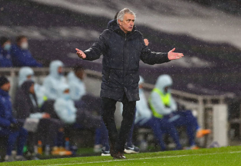Моуринью выразил недовольство работой судьи в матче против Челси
