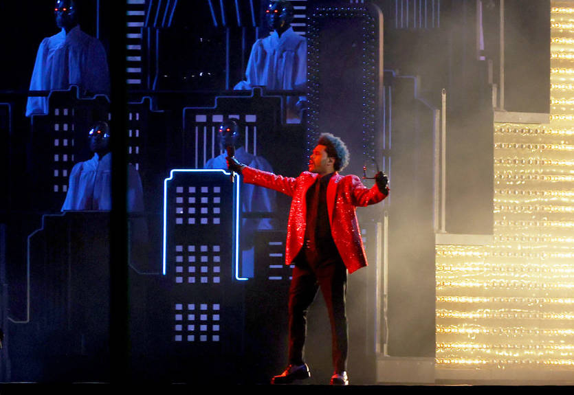 Шоу за 7 млн долларов - выступление The Weeknd на Супербоул-2021 Шоу за 7 млн долларов - выступление The Weeknd на Супербоул-2021