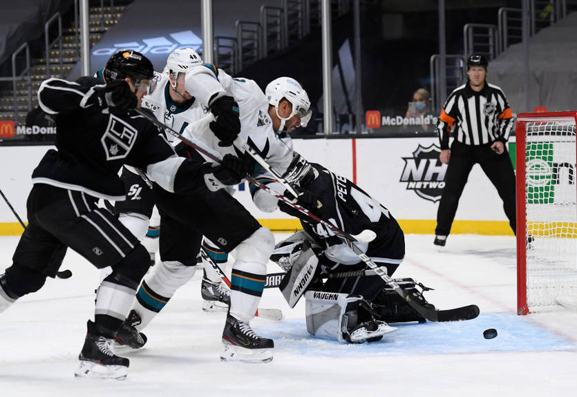 НХЛ: Сан-Хосе в серии буллидов обыграл Лос-Анджелес, Тампа разгромила Нэшвилл НХЛ: Сан-Хосе в серии буллидов обыграл Лос-Анджелес, Тампа разгромила Нэшвилл