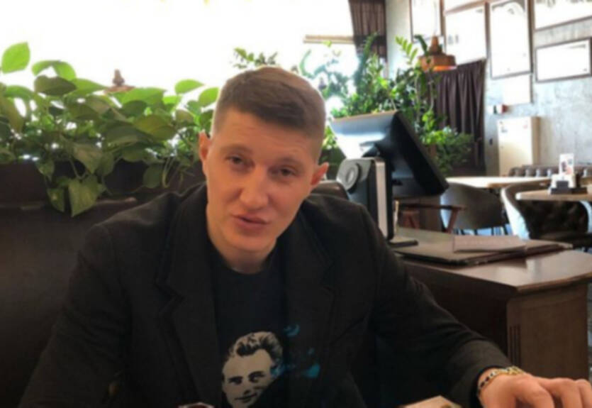 Российский голкипер показал видео, на котором ест сигаретные окурки Российский голкипер показал видео, на котором ест сигаретные окурки