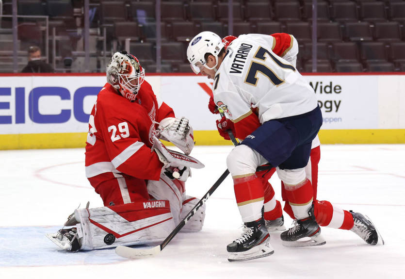 НХЛ: Флорида разбила Детройт, Каролина обыграла Чикаго