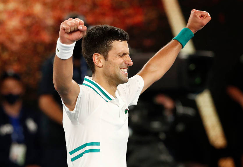 Джокович стал чемпионом Australian Open, обыграв в финале Медведева