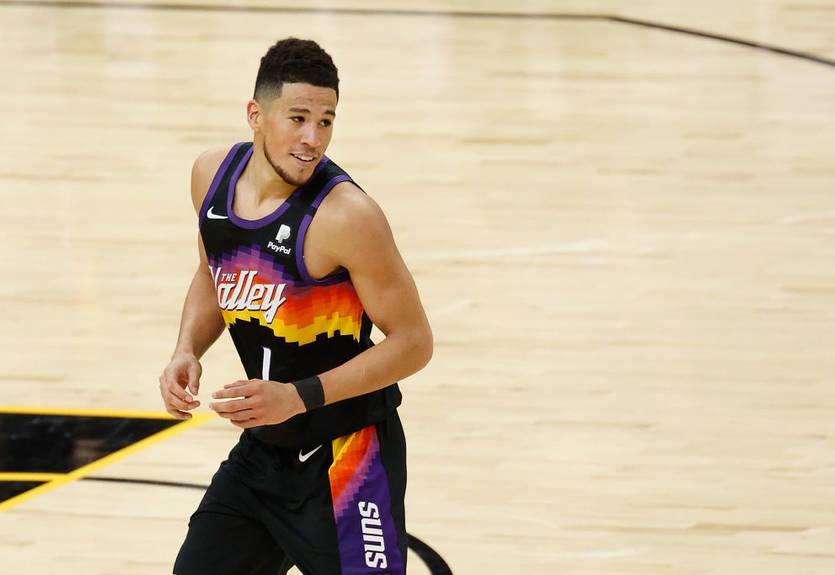 Данк Джонса и лэй-ап Букера - среди лучших моментов дня в НБА Данк Джонса и лэй-ап Букера - среди лучших моментов дня в НБА