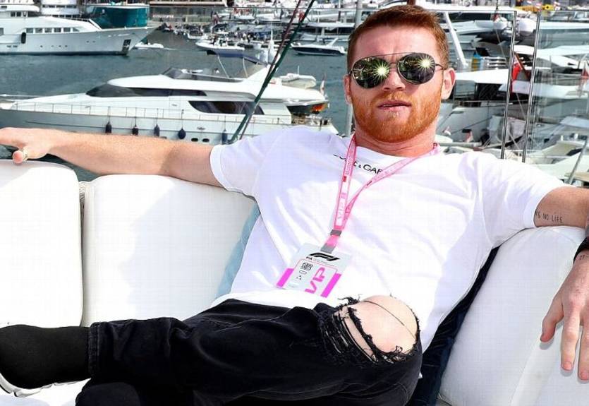 Любит щенков, скорость и дарить подарки: 12 историй про Канело вне ринга