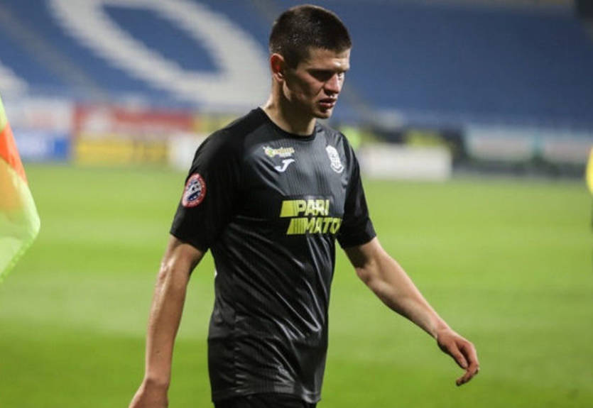 Игрока Олимпика увезли с поля на машине скорой помощи