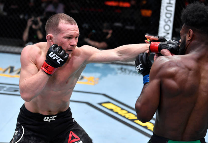 Петр Ян проиграл Стерлингу дисквалификацией на UFC 259