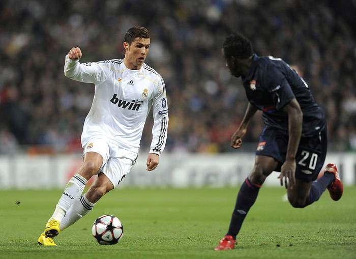 Криштиану Роналду в составе Реала в матче против Лиона