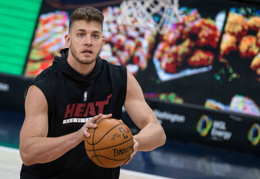 Баскетболист Майами Леонард заплатит 50 тысяч долларов за свои высказывания