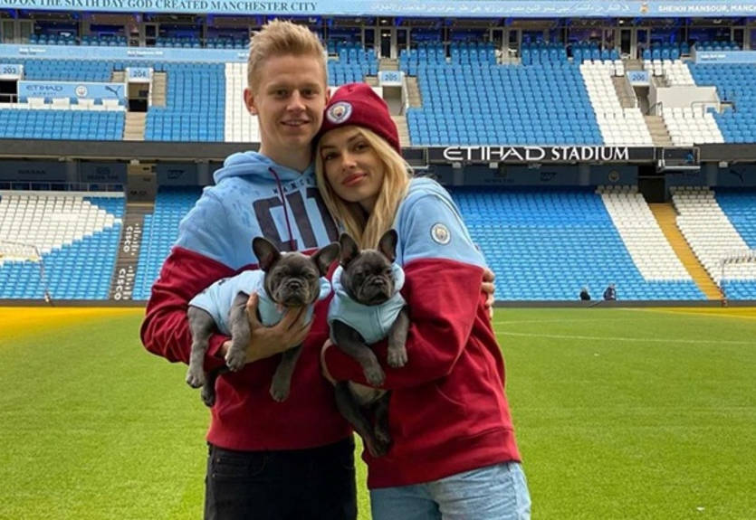 Жена Зинченко показала, как их питомец "читает" автобиографию Ибрагимовича