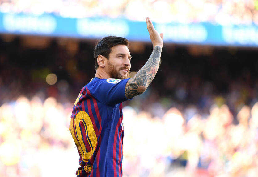 Неймар, Суарес и другие звезды футбола поздравили Месси с повторением рекорда Хави