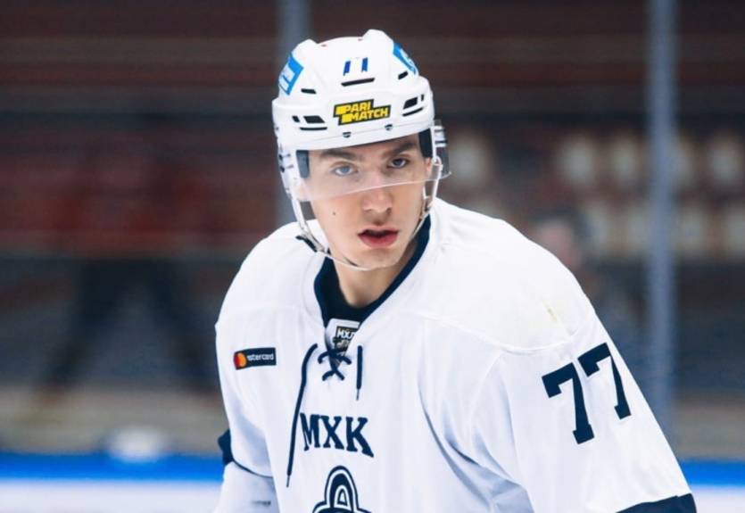 Хоккеист петербургского Динамо умер после попадания шайбы в сонную артерию