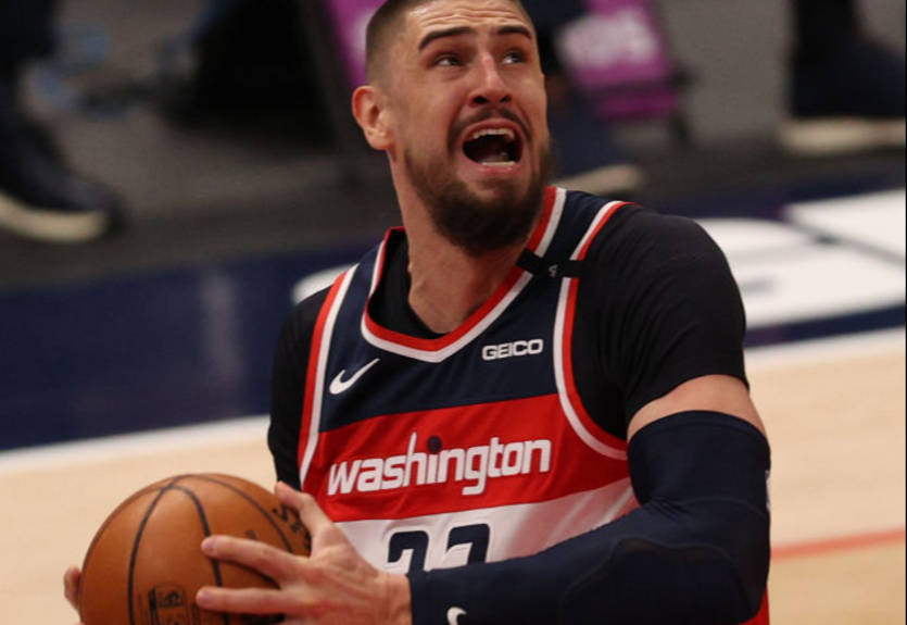 Лень сделал дабл-дабл в матче против Сакраменто