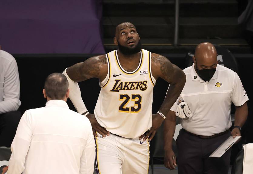 ЛеБрон Джеймс выбыл на месяц - источник ЛеБрон Джеймс выбыл на месяц - источник