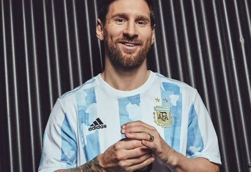 Аргентина представила новую домашнюю форму