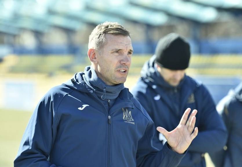 Украина и Франция определились с игровыми формами на очный матч