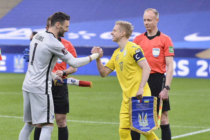 Александр Зинченко в матче против Франции