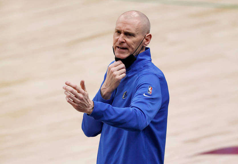 Главный тренер Далласа, который прошел вакцинацию, заболел коронавирусом