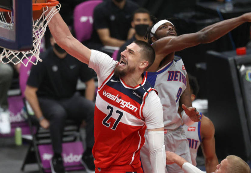 Лень остановился в шаге от дабл-дабла в матче с бывшей командой