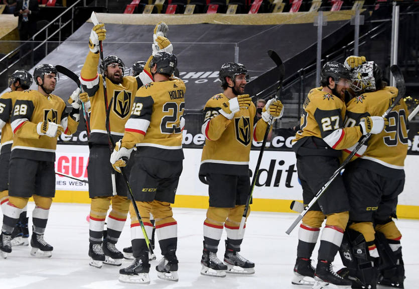 НХЛ: Бостон в напряженном матче уступил Филадельфии, Вегас уничтожил Сент-Луис НХЛ: Бостон в напряженном матче уступил Филадельфии, Вегас уничтожил Сент-Луис