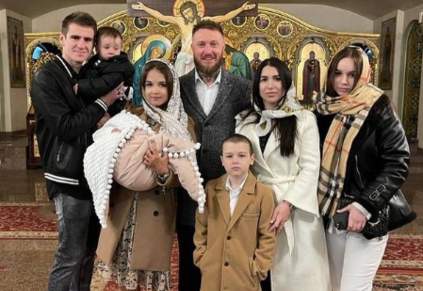 Беседин покрестил дочь, пригласив кумом тренера Колоса Беседин покрестил дочь, пригласив кумом тренера Колоса
