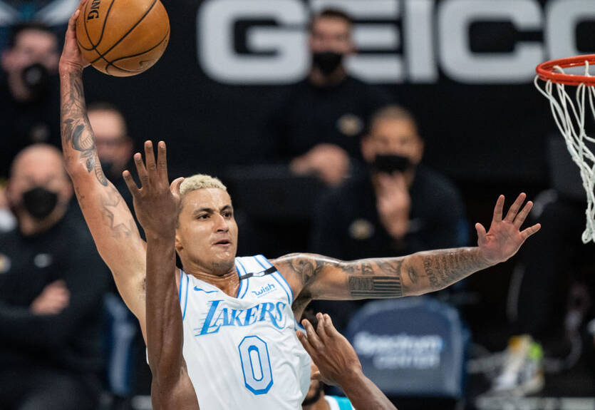 Мощные данки Кузмы и Мартина - среди лучших моментов дня в НБА