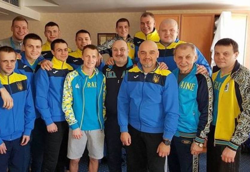 Украинские боксеры уверенно победили лидеров сборной России