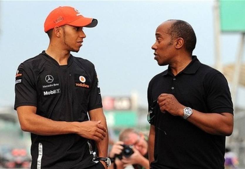 Отец Хэмилтона предупредил нового пилота Мерседес