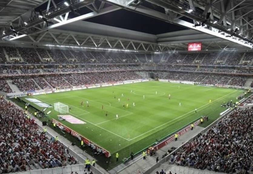 Французский клуб пустит девушек бесплатно на стадион из-за сексистского скандала