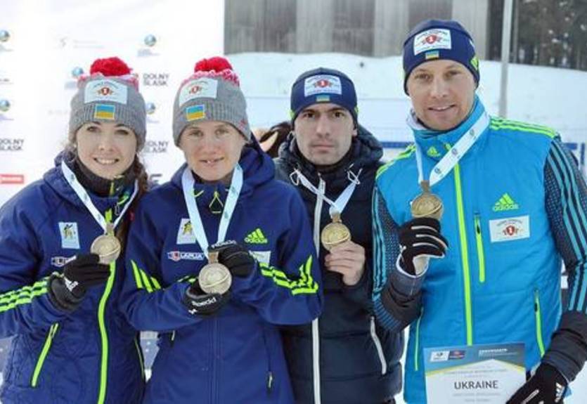 Украинские биатлонисты покинули пьедестал во время гимна России