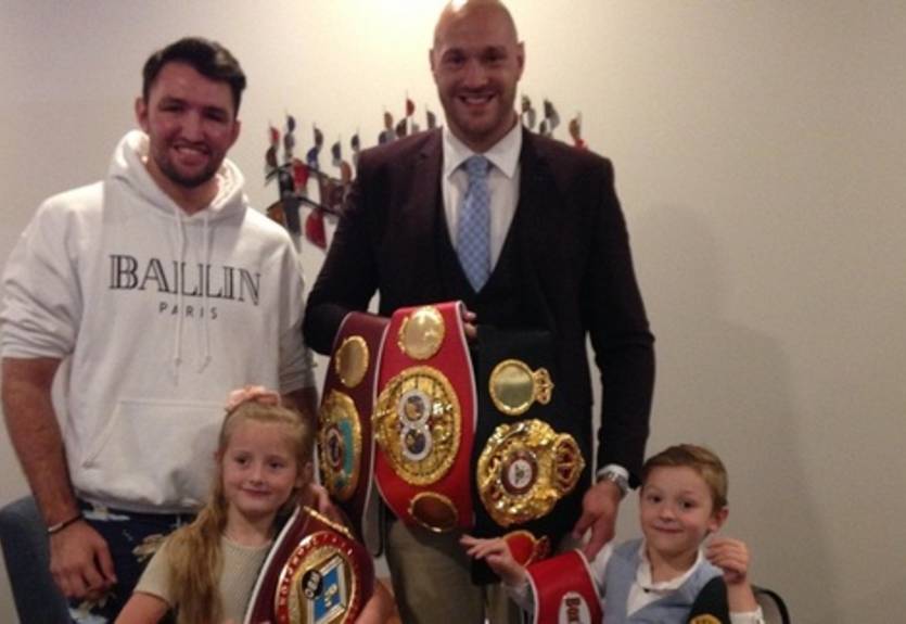 "Жить мечтой, тратить все деньги": Фьюри показал свой автопарк