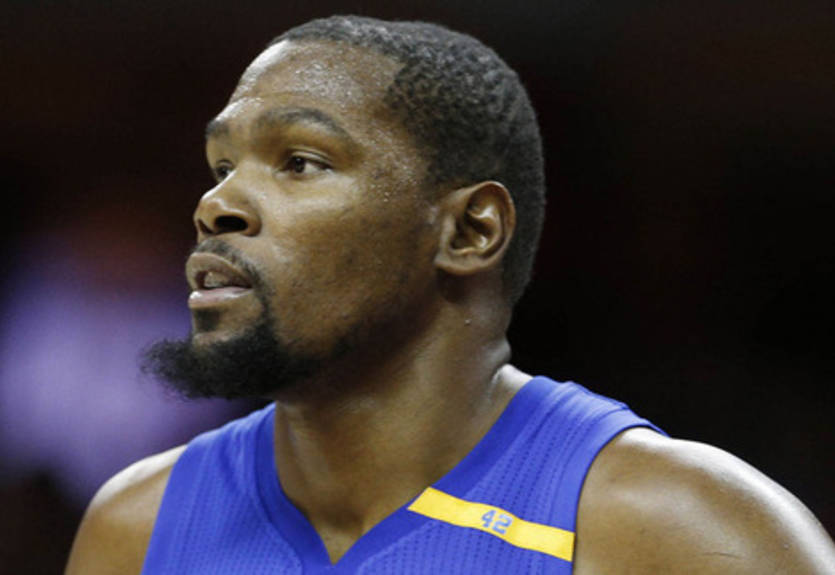 НБА. Дюранта смутили шутки про продление контракта с ГСВ