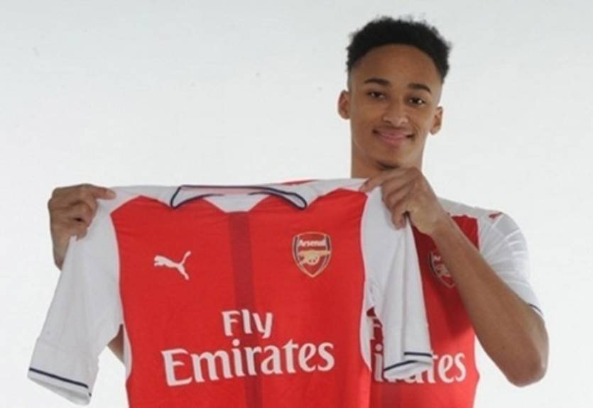 Зрада: Новичок Арсенала уличен в поддержке Манчестер Юнайтед