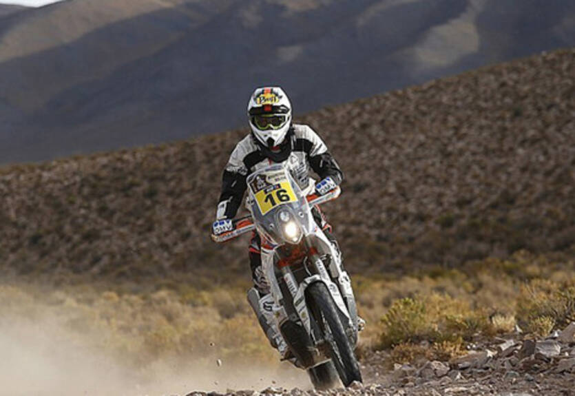 В мотогонщика Дакара ударила молния