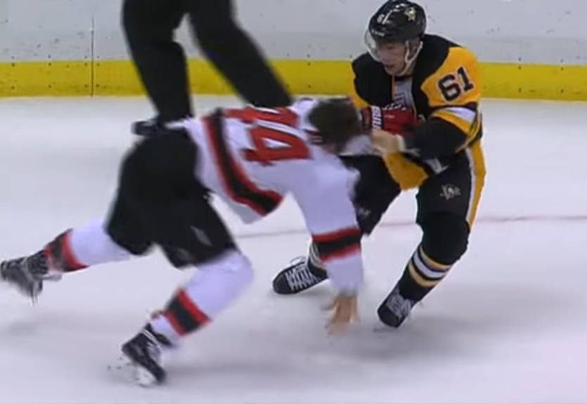 НХЛ. Кулаки ярости: хоккеисты Нью-Джерси и Питтсбурга жестоко подрались