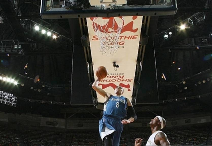 НБА. Шикарный данк Зака ЛаВина над Лэнем