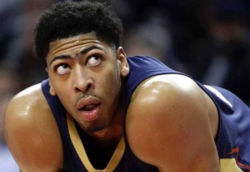 НБА. Дэвис повредил колено, но вернулся на площадку под конец матча