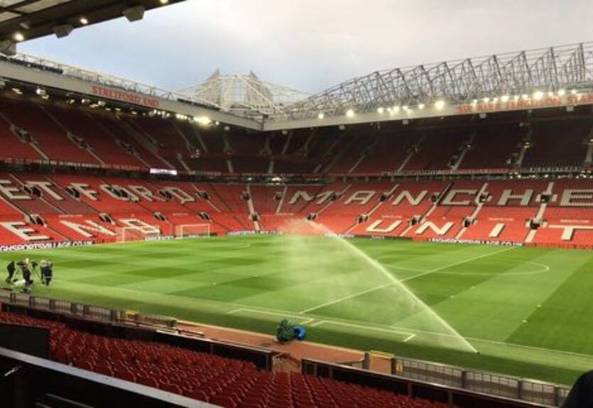 Фанаты Ман Сити разгромили уборную на Олд Траффорд