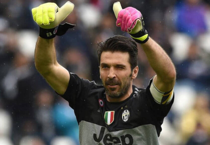 Болельщики Юве уважили Буффона остроумным баннером