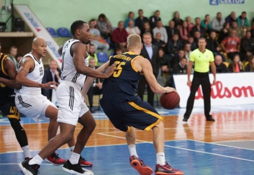 Политехник и БИПА остаются без побед, Будивельник уступает в Черкассах