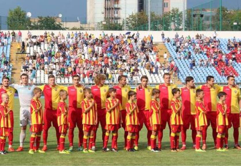 Днепр дома проигрывает Зирке