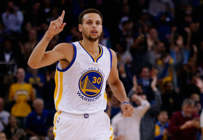 НБА. Карри будет голосовать за Клинтон