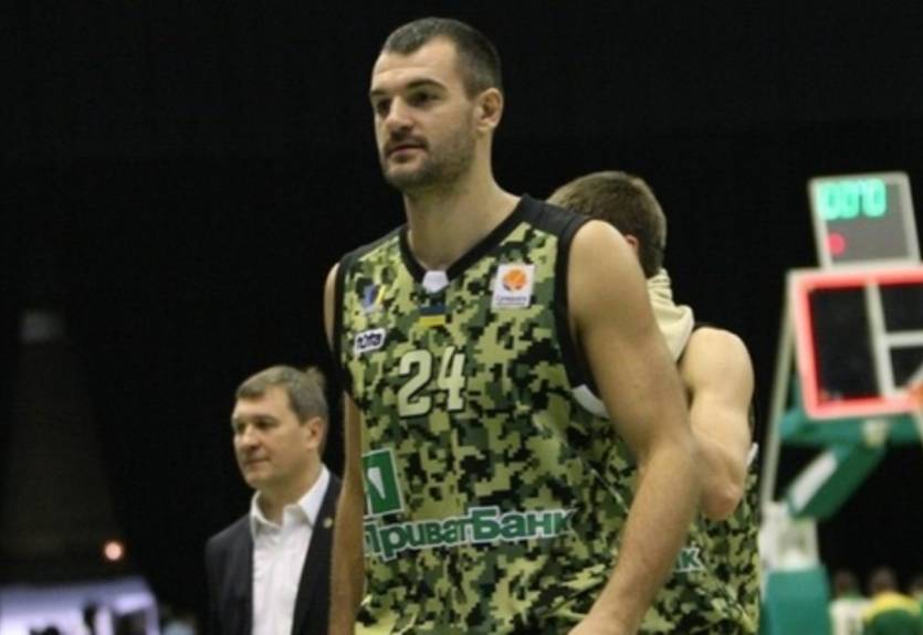 Будивельник подписал трех новичков