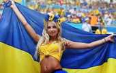 10 самых горячих болельщиц Евро-2016