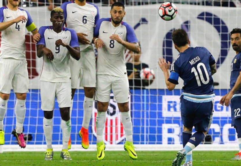 Эффектный гол со штрафного в исполнении Месси