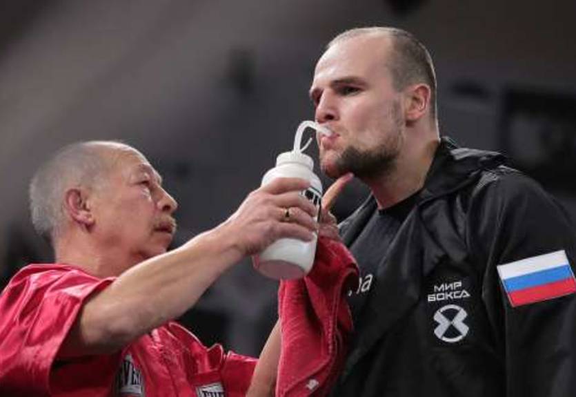 Кузьмин нокаутировал Айриха во 2-м раунде