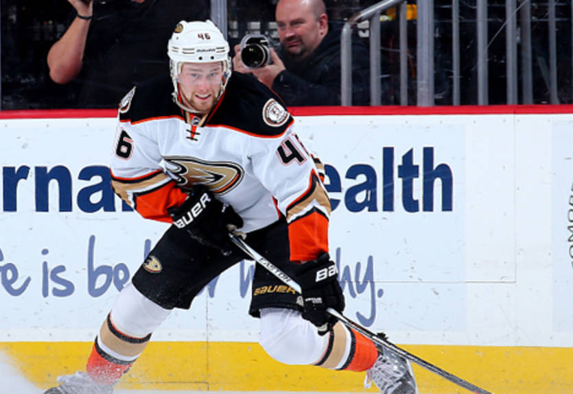 НХЛ. Чикаго и Анахайм совершили обмен форвардами