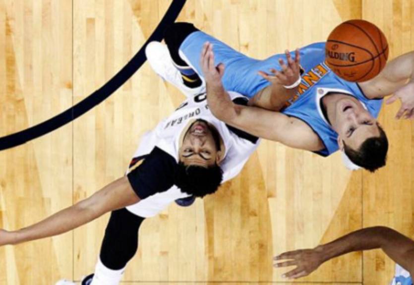 Дайджест НБА. Травмы Уэбстера и Дэвиса, достижения Леброна и Уорриорз