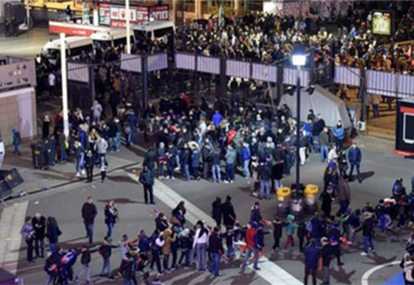 После взрывов на Стад де Франс погибли три человека